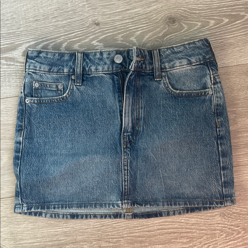 PacSun Denim skirt🙂‍↕️
This is going to be taken off soon! Get it while you can!